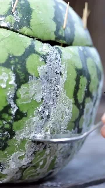 吃瓜西瓜霜,夏日消暑神器，吃瓜者的清凉伴侣
